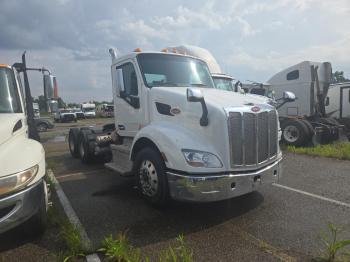  Salvage Peterbilt 579