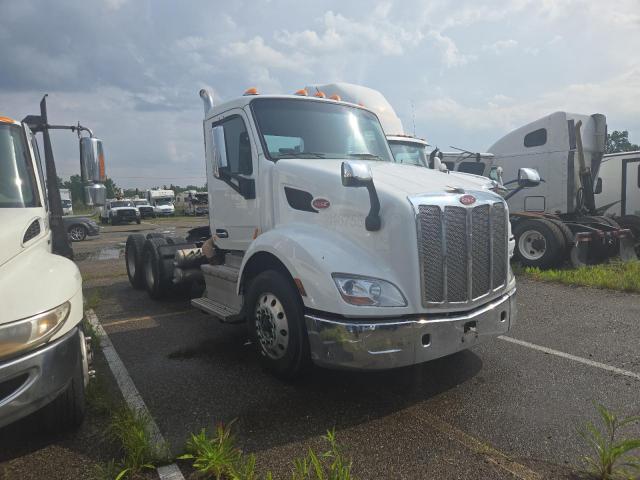  Salvage Peterbilt 579