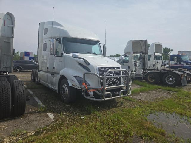  Salvage Volvo Vnl