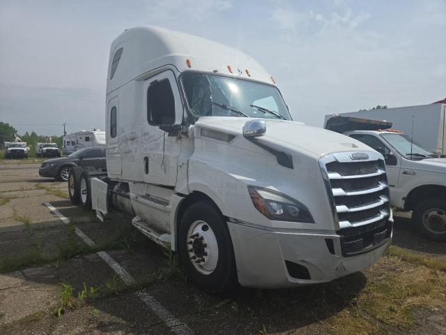  Salvage Freightliner Cascadia 1