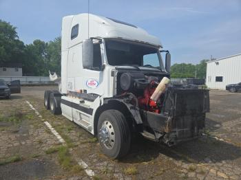  Salvage Volvo Vnl
