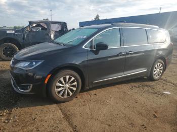  Salvage Chrysler Pacifica