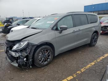  Salvage Chrysler Pacifica