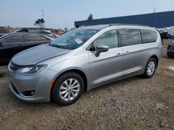 Salvage Chrysler Pacifica