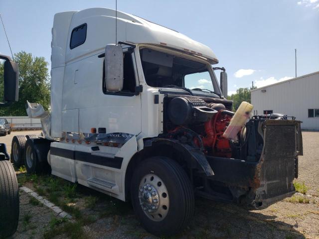  Salvage Volvo Vnl