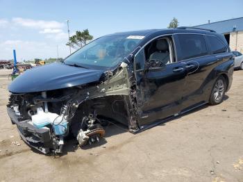  Salvage Toyota Sienna