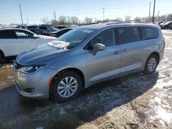  Salvage Chrysler Pacifica
