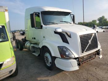  Salvage Volvo Vn