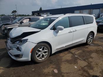  Salvage Chrysler Pacifica