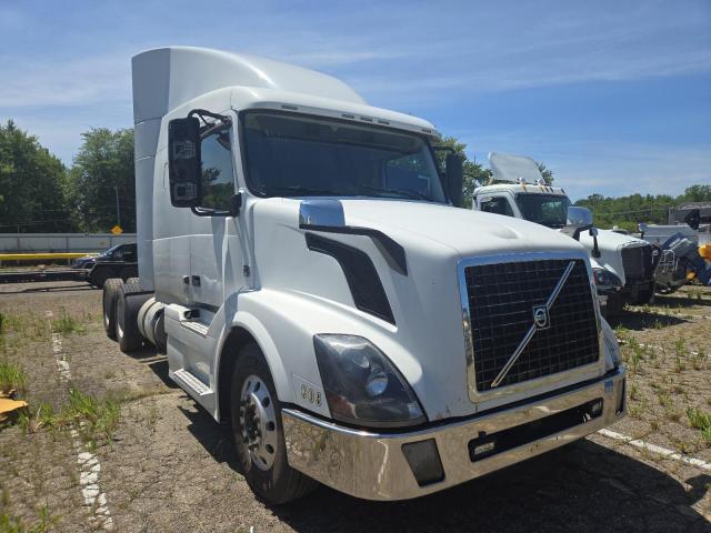 Salvage Volvo Vnl
