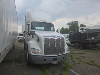  Salvage Peterbilt 579