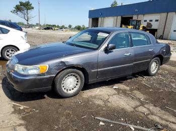  Salvage Lincoln Towncar