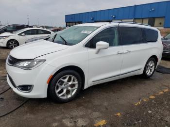 Salvage Chrysler Pacifica