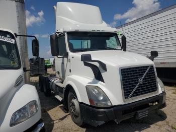  Salvage Volvo Vn