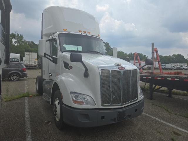  Salvage Peterbilt 579