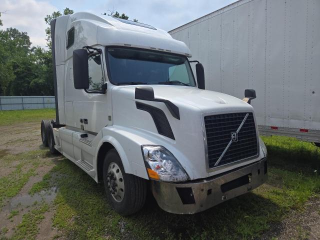  Salvage Volvo Vnl