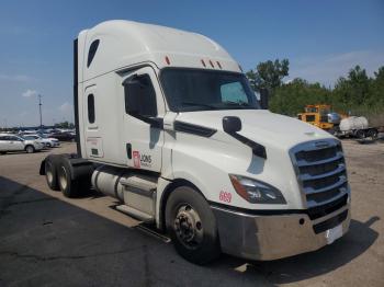 Salvage Freightliner Cascadia 1