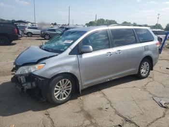  Salvage Toyota Sienna