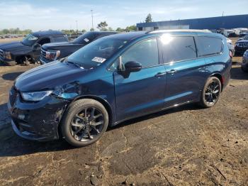  Salvage Chrysler Pacifica