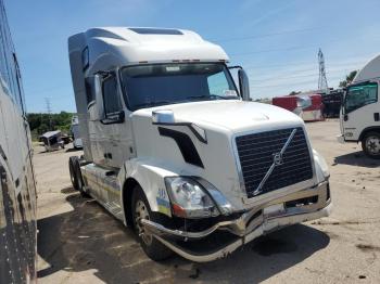  Salvage Volvo Vn