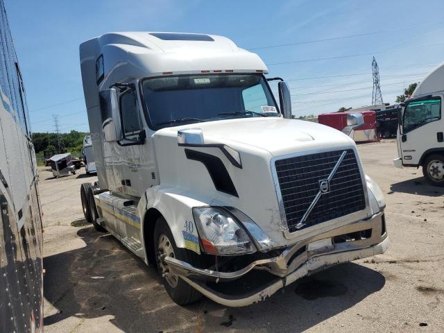  Salvage Volvo Vn