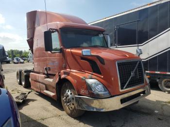  Salvage Volvo Vn