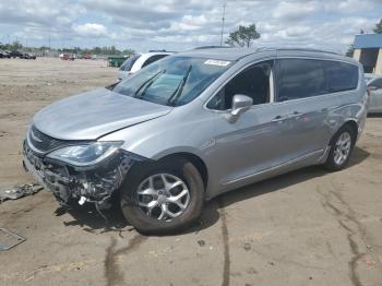  Salvage Chrysler Pacifica