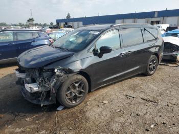  Salvage Chrysler Pacifica