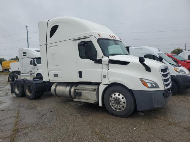  Salvage Freightliner Cascadia 1