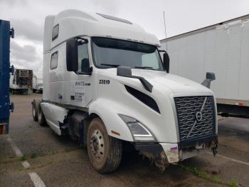  Salvage Volvo Vnl