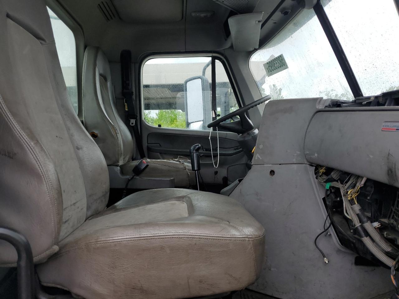 Freightliner Columbia 1 Columbia Image 8