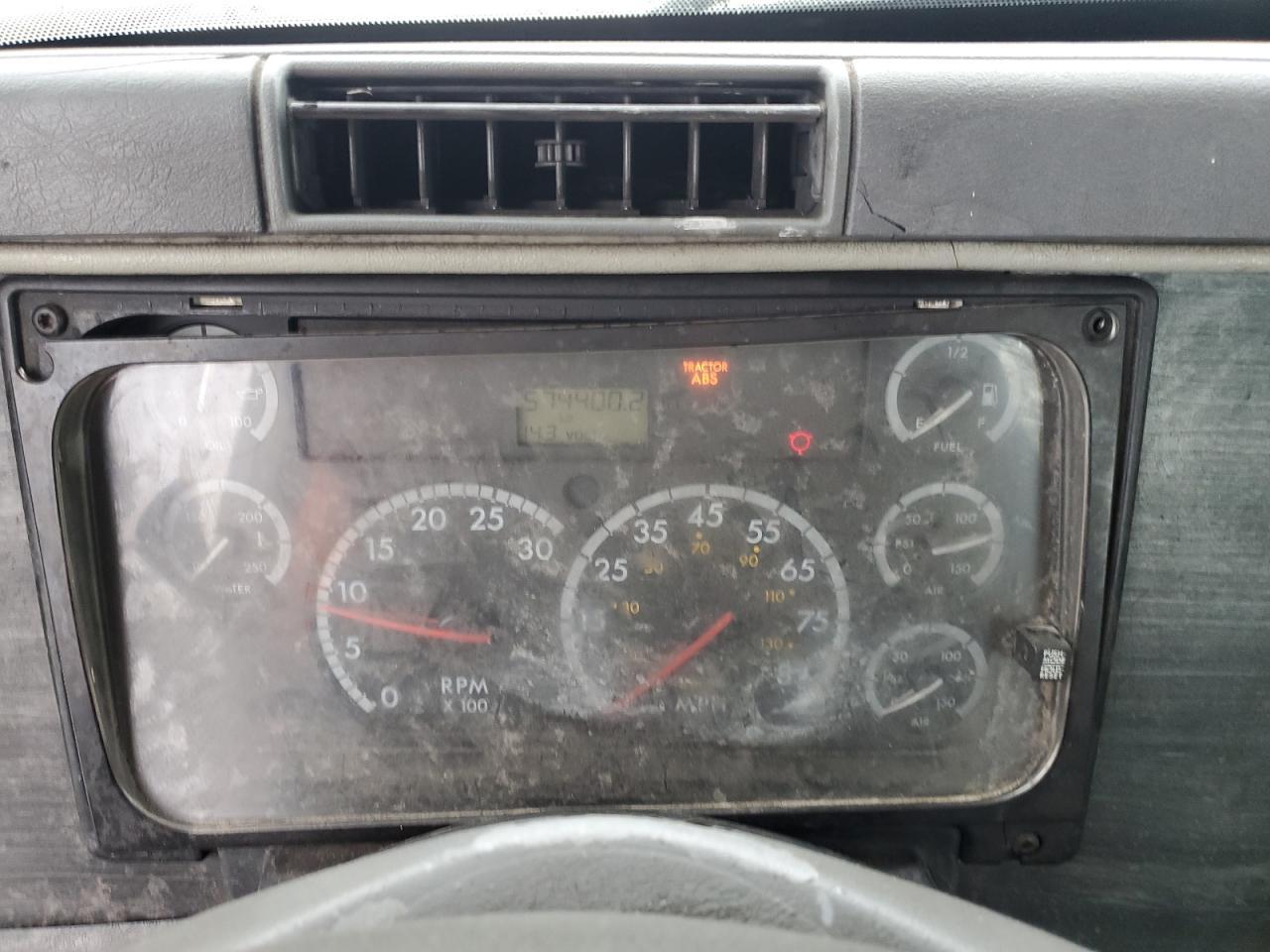 Freightliner Columbia 1 Columbia Image 9