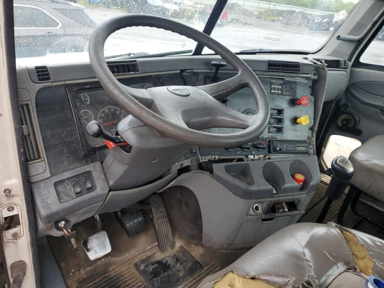 Freightliner Columbia 1 Columbia Image 5