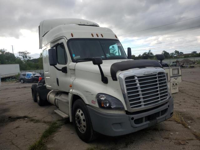  Salvage Freightliner Cascadia 1