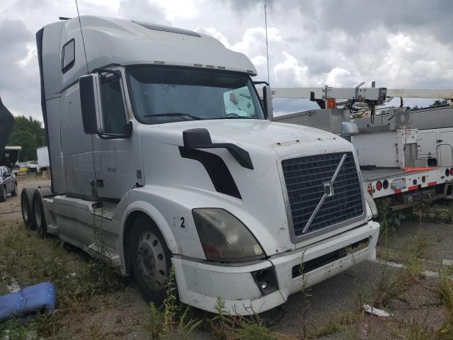  Salvage Volvo Vn