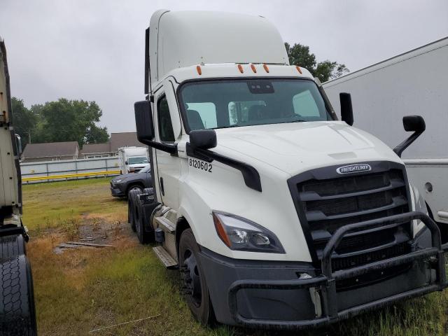  Salvage Freightliner Cascadia 1