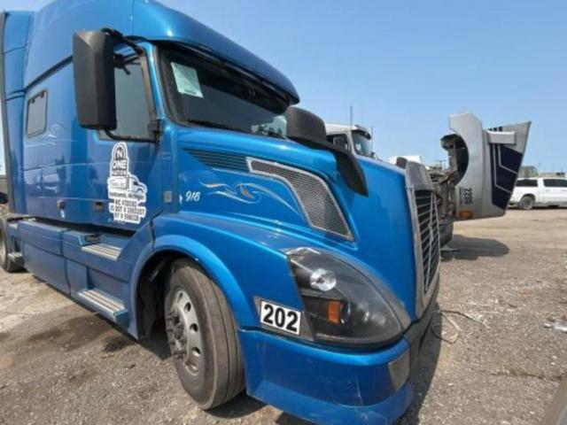  Salvage Volvo Vn