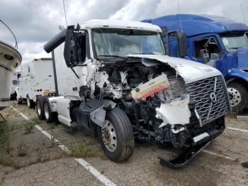  Salvage Volvo Vnl