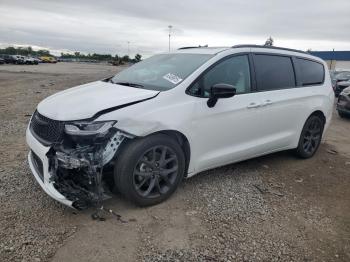  Salvage Chrysler Pacifica