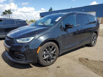  Salvage Chrysler Pacifica
