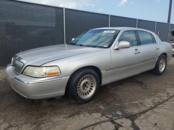  Salvage Lincoln Towncar