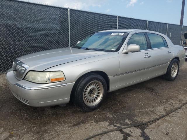  Salvage Lincoln Towncar