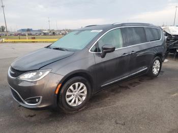  Salvage Chrysler Pacifica