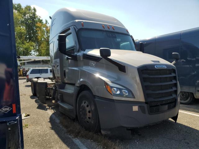  Salvage Freightliner Cascadia 1