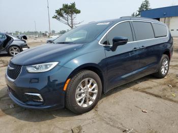  Salvage Chrysler Pacifica