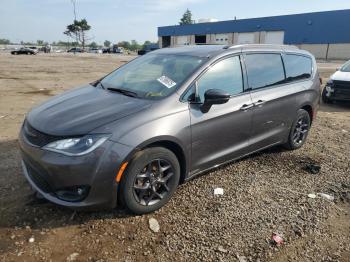  Salvage Chrysler Pacifica