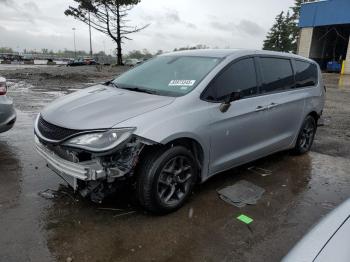  Salvage Chrysler Pacifica