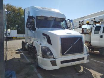  Salvage Volvo Vnl
