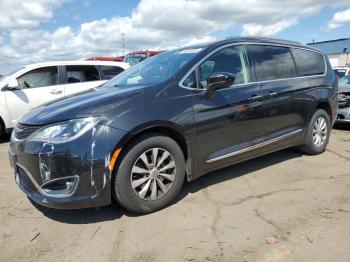  Salvage Chrysler Pacifica