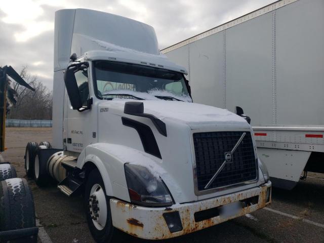  Salvage Volvo Vn